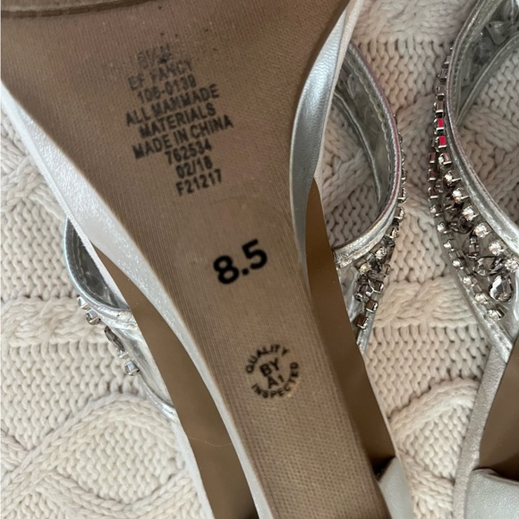 East 5th Elegant Silver Women's Rhinestone Sandals Women’s size 8.5 - Picture 3 of 11